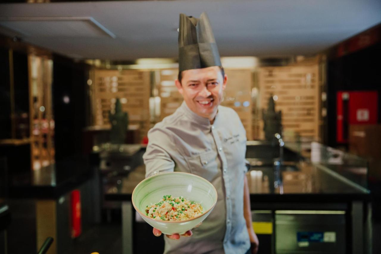 Ic Hotels Green Palace - Kids Concept Αττάλεια Εξωτερικό φωτογραφία A chef wearing a toque